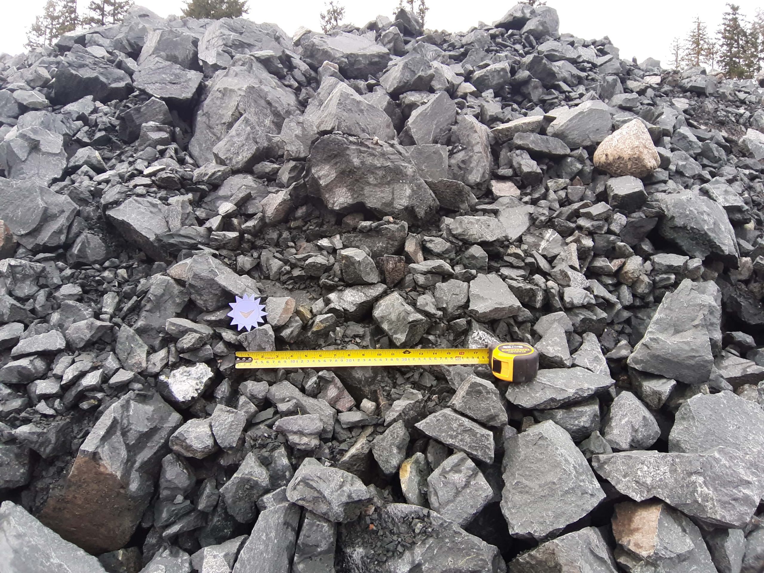 landtec-unsorted-blast-rock with measuring tape for reference